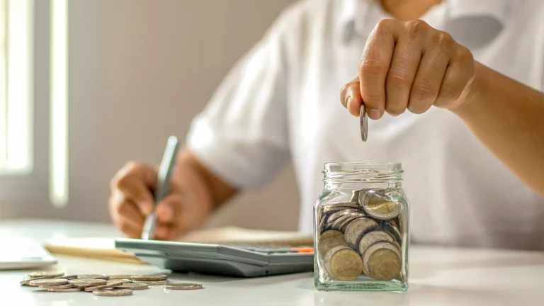 Cómo ahorrar dinero de forma inteligente en 2025 sin sacrificar tu calidad de vida ni tus objetivos financieros