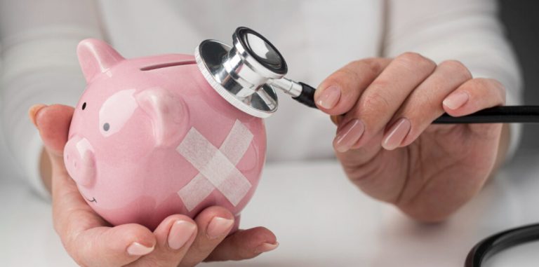 Cómo ahorrar dinero de forma inteligente en 2025 con estrategias prácticas para mejorar tu salud financiera y lograr tus objetivos más rápido